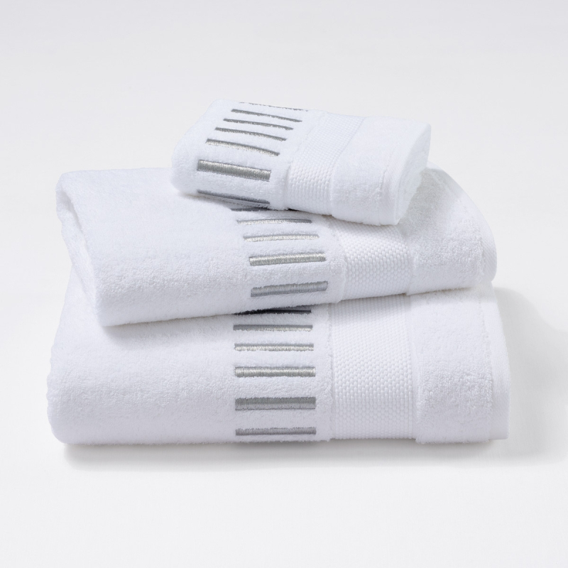 Serviettes éponge brodées MADAME (blanc-aluminium) - Noël Paris