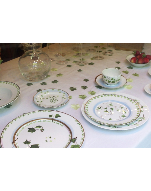 "Lierre" embroidered tablecloth