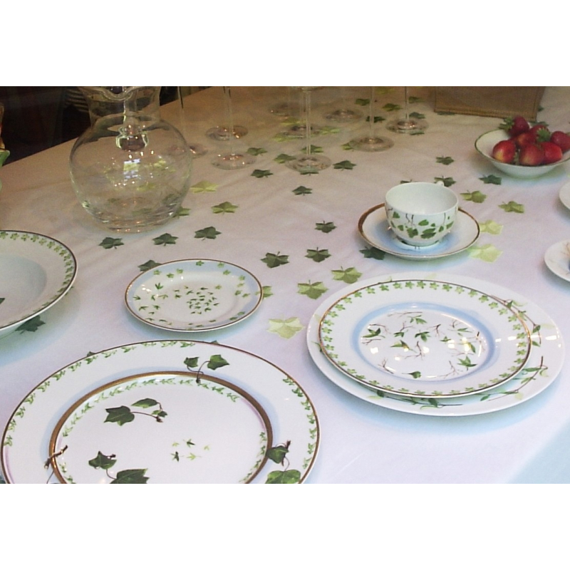 "Lierre" embroidered tablecloth